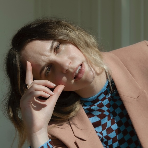 Meet your Posher, Elise - Picture 1 of 1